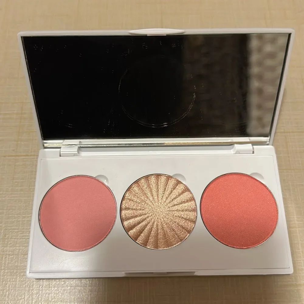 OFRA Sitting Pretty Blushes - Picture 2 of 3